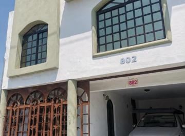 Casa · 200m² · 4 Recámaras · 1 Estacionamiento · Casa en Venta en San Nicolás de Los Garza
