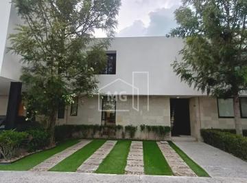 1 · Casa en Venta en Condominio en El Refugio, Querétaro