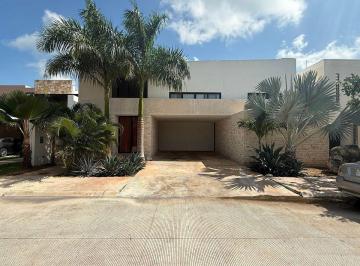 Casa · 535m² · 5 Recámaras · 4 Estacionamientos · Casa en Nortemerida