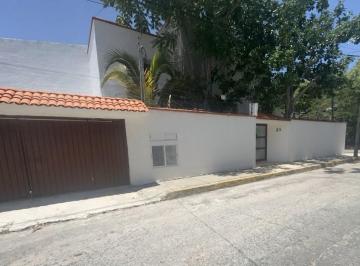 Casa en condominio · 275m² · 8 Recámaras · Casa en Venta en Cancun Sm.15 con 7 Estudios