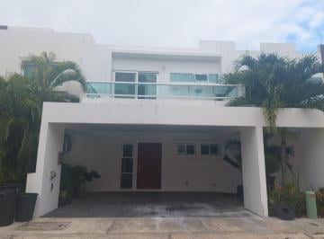 Casa · 160m² · 3 Recámaras · 2 Estacionamientos · Casa en Residencial Arbolada