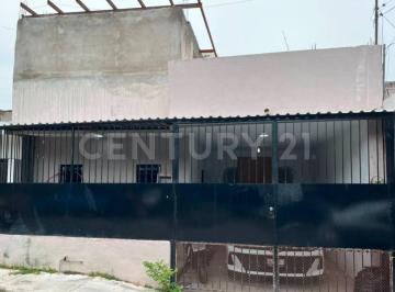 Casa · 157m² · 6 Recámaras · 1 Estacionamiento · Casa en Venta, calle Estapilla 1236 Col. Oriental Colima Col.
