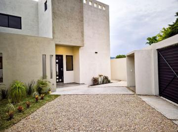 Casa de 3 habitaciones, Yautepec · Casa Nueva en Real de Oaxtepec con Alberca y Jardín Privado