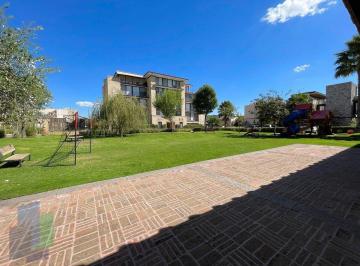 67560723f0bc759a0a9ea68679ece87e202d64cc81fbf2889fdaa9da45e4006c · Casa en Venta / Renta en Arco de Piedra Jurica