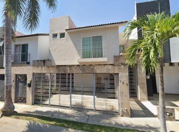 Casa de 3 habitaciones, Puerto Vallarta · Vive en Una de Las Mejores Zonas de Puerto Vallarta: Casa en Fluvial Vallarta