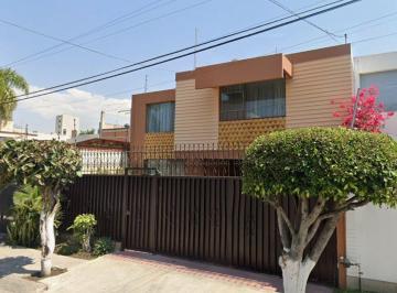 Casa de 4 habitaciones, León · Casa de 210 m² con 4 Recámaras en Venta en Jardines del Moral, Guanajuato