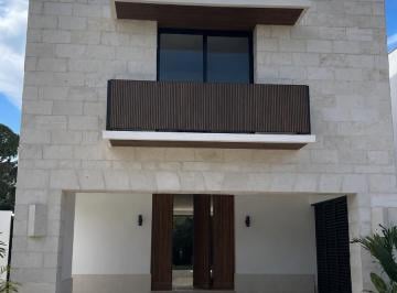 Casa · 229m² · 3 Recámaras · 2 Estacionamientos · Casa en Venta en Residencial Los Santos, Cancún