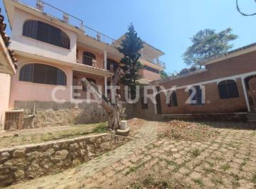 Casa · 700m² · 12 Recámaras · 4 Estacionamientos · Casa en Venta en Cumbres de Llano Largo, Acapulco, Gro.