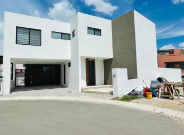 Casa de 3 habitaciones, Querétaro · ¡Oportunidad! Casa Moderna en Renta, Preserve, Juriquilla