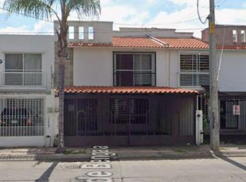 Casa de 4 habitaciones, León · Casa de 150 m² con 4 Recámaras en Venta en San Isidro Gto