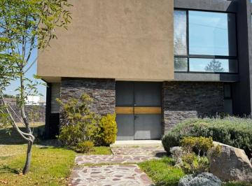 Casa de 3 habitaciones, León · Casa en Venta en Villa Hermes La Cañpiña del Bosque con 3 Recamaras y 4 Estacionamientos