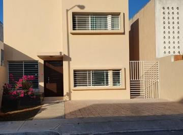 Casa de 3 habitaciones, Mérida · Casa en Renta en Santa Fe Cercano a Plaza con Servicios