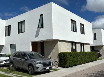 Fachada · Acogedora Casa de 4 Recámaras + Cuarto Tv