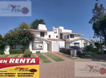 Casa · 3 Recámaras · 2 Estacionamientos · En Renta