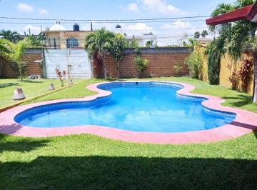 Casa de 3 habitaciones, Xochitepec · ¡Oportunidad! de $4,500,000 a $3,990,000. Casa Sola con Alberca en Xochitepec