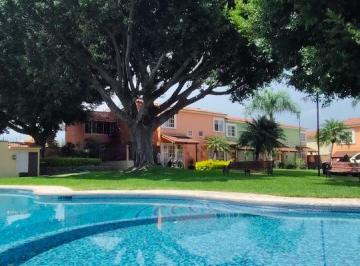 Casa de 2 habitaciones, Temixco · Casa en Excelentes Condiciones con Hermosas Áreas Verdes Alberca y Grandes Árboles