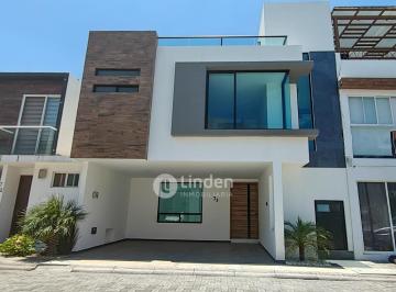 Casa · 212m² · 3 Recámaras · 2 Estacionamientos · Casa en Venta en Fracc. El Suspiro, Zona Cuautlancingo, Puebla.