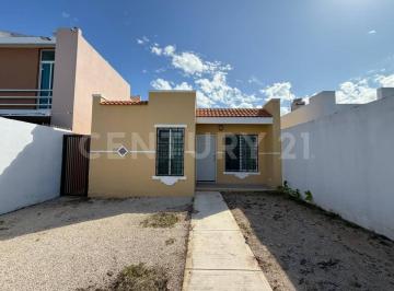 Casa · 75m² · 2 Recámaras · 2 Estacionamientos · Casa de Una Planta en Renta en Caucel, Mérida