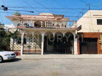 Casa · 422m² · Casa Sola en Venta Para Remodelar - Progreso, Acapulco