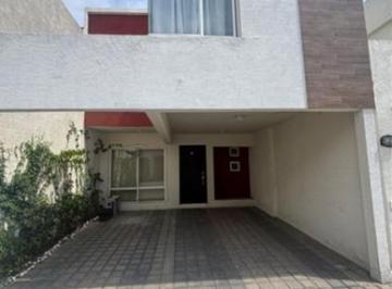 Casa en condominio · 127m² · 3 Recámaras · 2 Estacionamientos · Venta de Casa en Villa Toscana I en San Blas Totoltepec Toluca