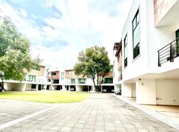 Casa · 357m² · 4 Recámaras · 5 Estacionamientos · Casa en Venta en Santa María Tepepan