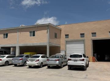 Bodega comercial · 300m² · 6 Estacionamientos · Renta Bodega 300 m en Cancún por Av Colosio