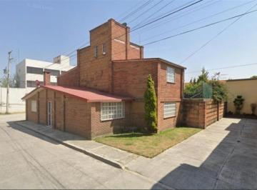 Casa · 235m² · 3 Recámaras · 3 Estacionamientos · Venta de Casa en San Felipe Tlalmimilolpan en Toluca