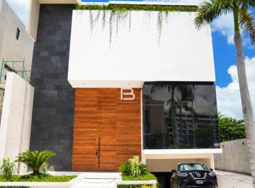 Casa · 450m² · 5 Recámaras · 10 Estacionamientos · Casa en Puerto Cancún