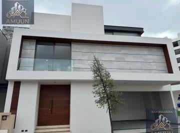 Casa · 335m² · 3 Recámaras · 2 Estacionamientos · Casa en Venta, en La Zona Diamante de San Luis Potosi, Lomas del Pedregal.