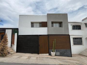 Casa de 3 habitaciones, Chihuahua · Casa en Renta Remodelada y Amueblada en Lomas del Santuario