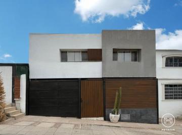 Casa de 3 habitaciones, Chihuahua · Casa en Renta Remodelada y Amueblada en Lomas del Santuario
