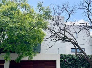 Casa de 3 habitaciones, Zapopan · Casa en Renta con Doble Altura en Fracc. Jacarandas, Zapopan