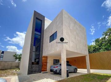 Casa · 297ha · 4 Recámaras · 2 Estacionamientos · Casa de Lujo en Rio Residencial Renta