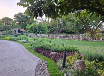 Casa · 355m² · 3 Recámaras · 1 Estacionamiento · Casa en Venta con Amplios Espacios y Gran Potencial