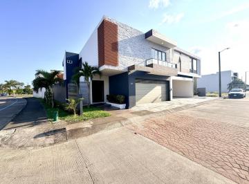 Casa · 275m² · 3 Recámaras · 2 Estacionamientos · Casa en Fraccionamiento Las Palmas