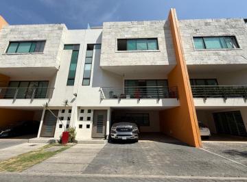 Casa en condominio de 3 habitaciones, Xochimilco · Cerca del Colegio y Club Alemán a Unas Cuadras de Calle Arenal y Periférico, 4 Estacionamientos