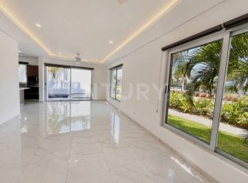 Casa en condominio · 240m² · 3 Recámaras · 2 Estacionamientos · Casa en Venta en Residencial Aqua - Av Huayacán, Cancún