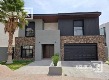 Casa · 352m² · 4 Recámaras · 2 Estacionamientos · Casa en Venta en Bosques de San Francisco