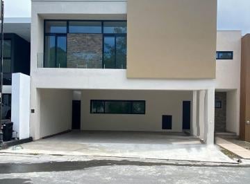 Casa · 471m² · 3 Recámaras · 3 Estacionamientos · Casa en Venta con Alberca, El Uro, Sur, Carretera Nacional, Monterrey