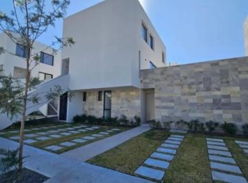 Casa · 110m² · 2 Recámaras · 2 Estacionamientos · Casa - Fraccionamiento Cumbres del Lago