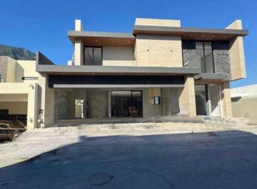 Casa · 666m² · 5 Recámaras · 4 Estacionamientos · Casa Residencial en Venta Priv Sierra Alta 10 Sect Zona Sur Carr Nacional Monterrey