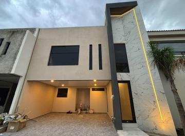 Casa · 130m² · 3 Recámaras · 2 Estacionamientos · Casa en Venta en Fraccionamiento Arboreto, Zona Forjadores