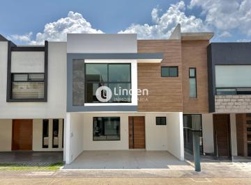 Casa · 245m² · 4 Recámaras · 2 Estacionamientos · Casa en Venta en Fraccionamiento Lucendi, Zona San Pedro Cholula