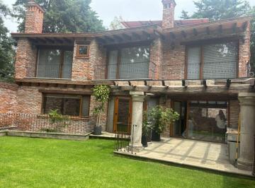 Casa · 450m² · 4 Recámaras · 5 Estacionamientos · Casa en Venta en Campestre San Ángel con Acabados de Revista
