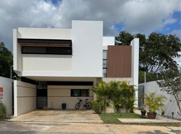 Casa · 255m² · 3 Recámaras · 2 Estacionamientos · Casa Priv Chactun Zona Country
