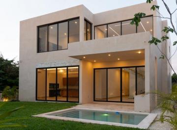 Casa de 4 habitaciones, Mérida · Casa Frente Al Parque en Venta en Yucatán Country Club