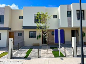Casa de 2 habitaciones, El Marqués · Zakia Casa en Venta | 2 Hab | 1 Estudio o Rec en Pb | 3 Baños | Desarrollo con Más de 50 Años
