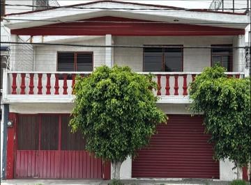 Casa · 190m² · 4 Recámaras · 1 Estacionamiento · Casa en Venta en Jardines de Morelos, Ecatepec