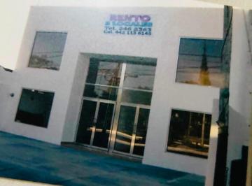 Local comercial , Querétaro · Local Luminoso 2 Niveles en Calle Altamente Comercial.
