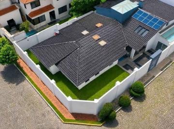 Casa · 362m² · 3 Recámaras · 4 Estacionamientos · Residencia de Lujo en Esquina en Venta C/paneles | Sta Cruz Guadalupe